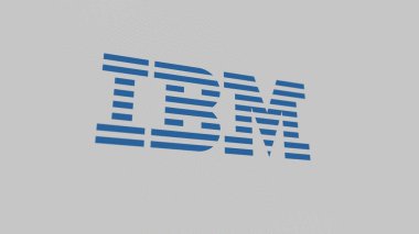 Beyaz ekran duvarındaki IBM logosu. Bir aygıtın üzerindeki IBM markası.
