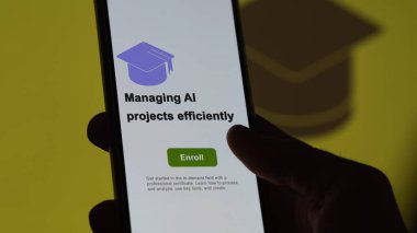Bir öğrenci, ai projelerini verimli bir şekilde yönetmek için kurslara kaydolur, yeni beceriler ve telefon sertifikası alır..