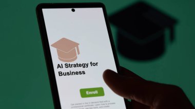 Bir öğrenci işletme programı için ai stratejisi eğitimi almak için kurslara kaydoluyor, yeni beceriler ve telefon sertifikası almak için..