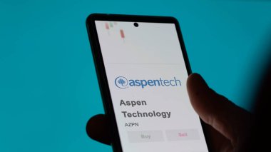 Değiş tokuş ekranındaki Apentech logosu. Aspen teknoloji fiyat hisseleri, AZPN $bir aygıt üzerinde.