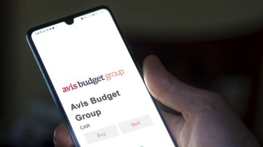 Avis Bütçe Grubu 'nun hisse senedi borsasında ticaret sayfası. Avis Bütçesi adlı bir cihazda CAR' ı analiz eden bir hissedar..