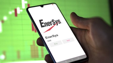 Bir borsada EnerSys 'in ticaret sayfası, ENS, EnerSys' i bir cihazda analiz eden bir hissedar..