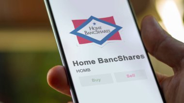 Bir borsada Home BancShares 'ın ticaret sayfası, bir hissedar HOMB' yi, Home Banc hisselerini, bir cihazda analiz ediyor..