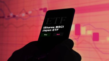 17 Kasım 2023. Telefondaki bir yatırımcıyı analiz eden bir etf fonu iShares MSCI Japonya ETF.