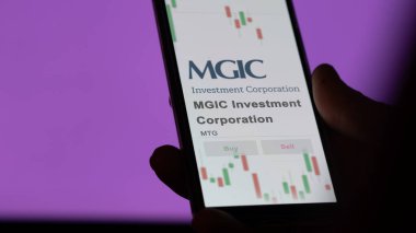20 Kasım 2023. MGIC Yatırım Şirketi 'nin logosu dev beyaz bir ekranda..