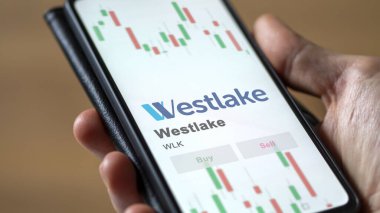 20 Kasım 2023. Westlake 'in logosu dev beyaz bir ekranda..