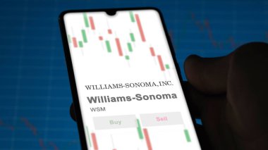 20 Kasım 2023. Williams-Sonoma 'nın logosu dev beyaz bir ekranda..