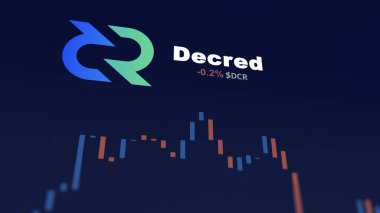 5 Aralık 2023. Telefondaki Decred 'in fiyatını analiz eden bir yatırımcı. Kripto değiş tokuşunda DCR $.