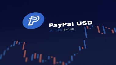 5 Aralık 2023. Bir yatırımcı telefondaki PayPal USD 'nin fiyatını analiz ediyor. Şifreli bir değiş tokuş için PYUSD dolar..