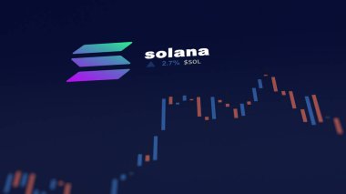 5 Aralık 2023. Solana 'nın bir telefondaki fiyatını analiz eden bir yatırımcı. Kripto takası için SOL dolar..