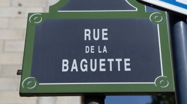 Fransız sokak tabelası Rue de la Baguette, Fransa 'da Fransız baget sokağı, Fransız yemek isimleri olan cadde..