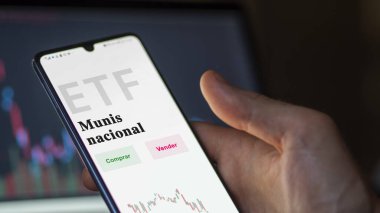 An investor analyzing an etf fund. ETF text in Spanish : national munis, buy, sell.