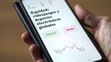Etf fonunu analiz eden bir yatırımcı. ETF 'nin İspanyolca metni: Equity: Global Video Oyunları ve eSports, al, sat.
