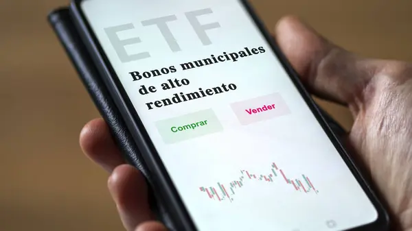 An investor analyzing an etf fund. ETF text in Spanish : high yield muni bonds, buy, sell.