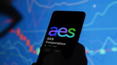 15 Ocak 2024. AES Şirketi 'nin logosu bir değiş tokuş ekranında. AES Kurumsal Fiyat Hisseleri, Bir aygıt üzerinde $AES.