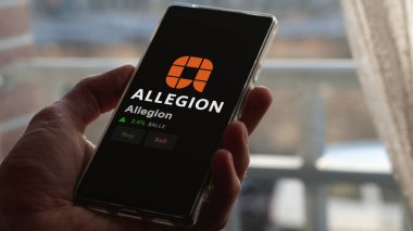 15 Ocak 2024. Bir değiş tokuş ekranında Allegion 'un logosu. Allegion hisse senetleri, cihaz için ALLE $.