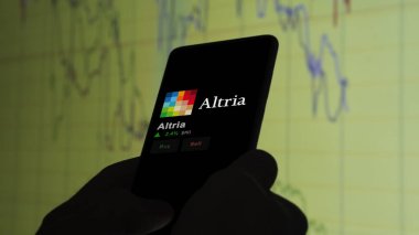 15 Ocak 2024. Değiş tokuş ekranında Altria 'nın logosu. Altria hisse senetleri, bir cihaza $MO.