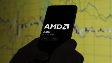 15 Ocak 2024. Takas ekranındaki AMD logosu. AMD hisse senetleri, cihaz için AMD $.