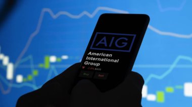 15 Ocak 2024. American International Group 'un logosu bir değiş tokuş ekranında. American International Group hisse senetleri, bir cihaza AIG $.