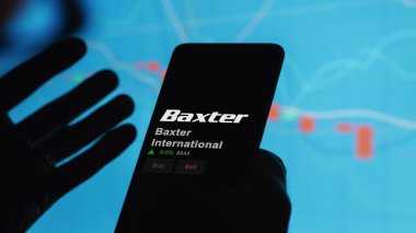 15 Ocak 2024. Baxter International 'ın logosu bir değiş tokuş ekranında. Baxter Uluslararası Fiyat Hisseleri, cihaza BAX $.