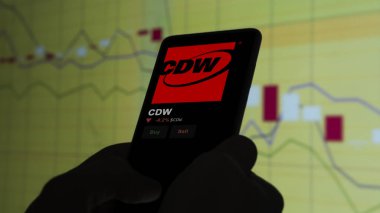 15 Ocak 2024. Bir değiş tokuş ekranındaki CDW logosu. CDW hisse senetleri, bir aygıtta CDW $.