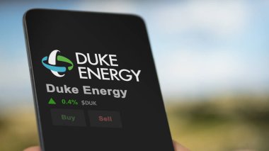 15 Ocak 2024. Duke Energy 'nin logosu bir değiş tokuş ekranında. Duke Enerji hisseleri, bir cihazda DUK $.