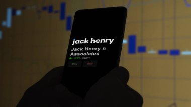 15 Ocak 2024. Bir değiş tokuş ekranında Jack Henry n Associates 'in logosu. Jack Henry & Fiyat hisselerini ilişkilendirir, bir aygıt üzerinde $JKHY.