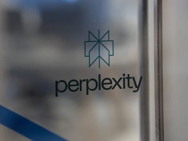 Ofis penceresindeki Logo Karışıklık Yapay Zekası