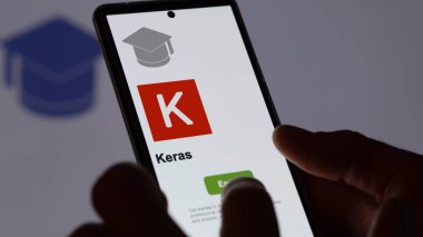 24 Mart 2024. Öğrenci Keras programına e-öğrenme ile moral bozucu bir şekilde telefonla kaydoluyor.