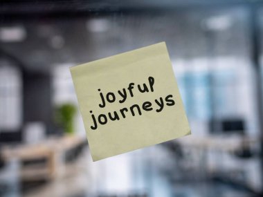 'Neşeli Yolculuklar' ile cama not yapıştırın..