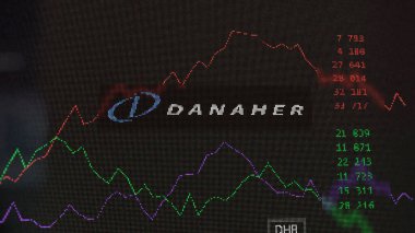 19 Mart 2024. Bir değiş tokuş ekranında Danaher Şirketi 'nin logosu. Danaher Şirketi hisse senetleri, DHR $bir aygıt üzerinde.