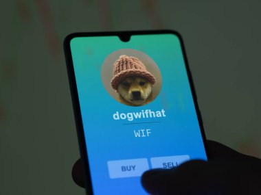 31 Mart 2024. Yatırımcı, WIF WifHat 'ın fiyatını analiz ediyor. Bir borsa telefon uygulamasında yeni popüler mememecoin..