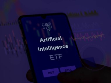 Ekrandaki yapay zeka fonunu analiz eden bir yatırımcı. Bir telefon Yapay Zeka fiyatlarını gösterir