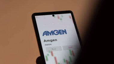 24 Nisan 2024. Bir değiş tokuş ekranında Amgen 'in logosu. Amgen fiyat hisseleri, bir aygıt üzerinde AMGN $.