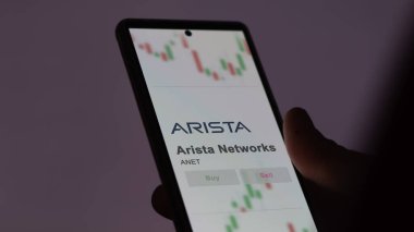 24 Nisan 2024. Değiş tokuş ekranında Arista Networks 'ün logosu. Arista Networks hisse senetleri, bir aygıt üzerinde ANET $.