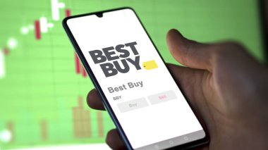 24 Nisan 2024. Best Buy 'ın logosu bir takas ekranında. Best Buy hisse senetleri, bir cihazda BBY $.