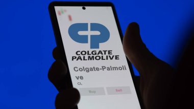 24 Nisan 2024. Bir değiş tokuş ekranında Colgate-Palmolive logosu. Colgate-Palmolive hisse senetleri, cihaza CL $.