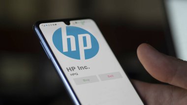 24 Nisan 2024. Değiş tokuş ekranında HP A.Ş. logosu. HP Inc fiyat hisseleri, bir aygıtta HPQ $.
