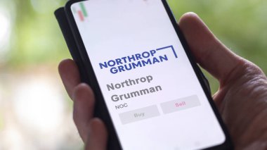 24 Nisan 2024. Bir takas ekranında Northrop Grumman 'ın logosu. Northrop Grumman hisse senetleri, bir cihaz için NOC $.