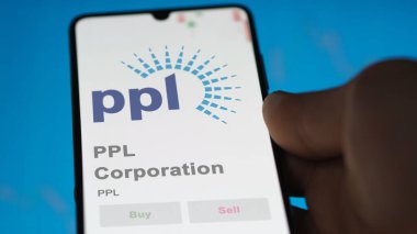 24 Nisan 2024. PPL Şirketi 'nin logosu bir değiş tokuş ekranında. PPL Şirketi hisse senetleri, PPL $bir aygıt üzerinde.
