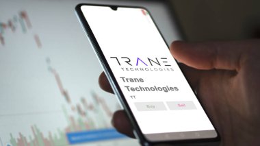 24 Nisan 2024. Bir değiş tokuş ekranında Trane Teknolojileri 'nin logosu. Trane Teknoloji hisse senetleri, bir cihaza TT $.