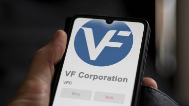 24 Nisan 2024. VF Şirketi 'nin logosu bir değiş tokuş ekranında. VF Şirketi hisse senetleri, VFC $'lık cihaz..