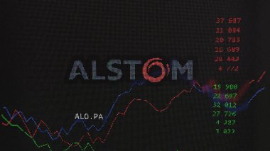 13 Nisan 2024, Paris, Fransa. Değiş tokuş ekranındaki Alstom logosuna yaklaş. Alstom fiyatları hisse senetleri, bir cihazda ALOPA $. 