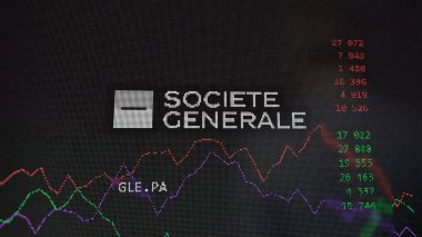 13 Nisan 2024, Paris, Fransa. Societe Generale 'in logosunu bir değiş tokuş ekranında kapatın. Societe Genel Fiyat Hisseleri, bir cihazda GLE.PA $.