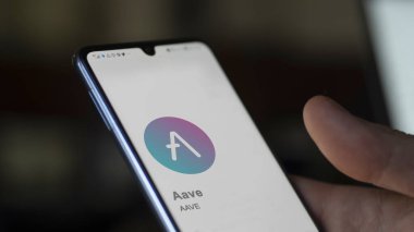 17 Nisan 2024, Şangay, Çin. Değiş tokuş ekranındaki (AVE) logosuna yaklaş. (AVE) Bir cihaz için AVE $AVE hisse senetleri,.