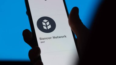 17 Nisan 2024, Şangay, Çin. Bancor Network 'ün logosunu bir değiş tokuş ekranında kapatın. (BNT) Bancor Ağ fiyat hisseleri, bir aygıt üzerinde BNT $.