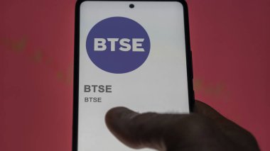 17 Nisan 2024, Şangay, Çin. Değiş tokuş ekranındaki BTSE logosuna yaklaş. (BTSE) BTSE fiyat hisseleri, bir aygıt üzerinde $BTSE.