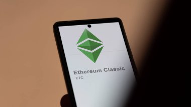 17 Nisan 2024, Şangay, Çin. Bir takas ekranında (ETC) Ethereum Classic logosunu kapatın. (ETC) Ethereum Klasik fiyat hisseleri, bir aygıt üzerinde ETC $.