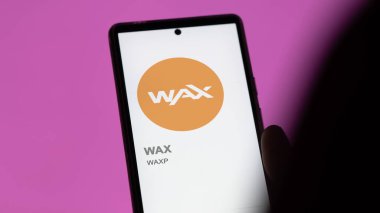 17 Nisan 2024, Şangay, Çin. Değiş tokuş ekranındaki WAXP WAX logosunu kapat. Balmumu fiyatları hisse senetleri, cihaz başına WAXP $.