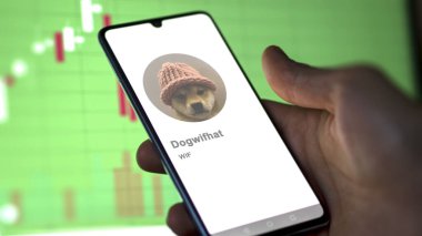 17 Nisan 2024, Şangay, Çin. Değiş tokuş ekranındaki (WIF) köpek şapkasının logosuna yaklaş. (WIF) İdef fiyatları hisse senetleri, bir cihaz üzerinde $WIF.